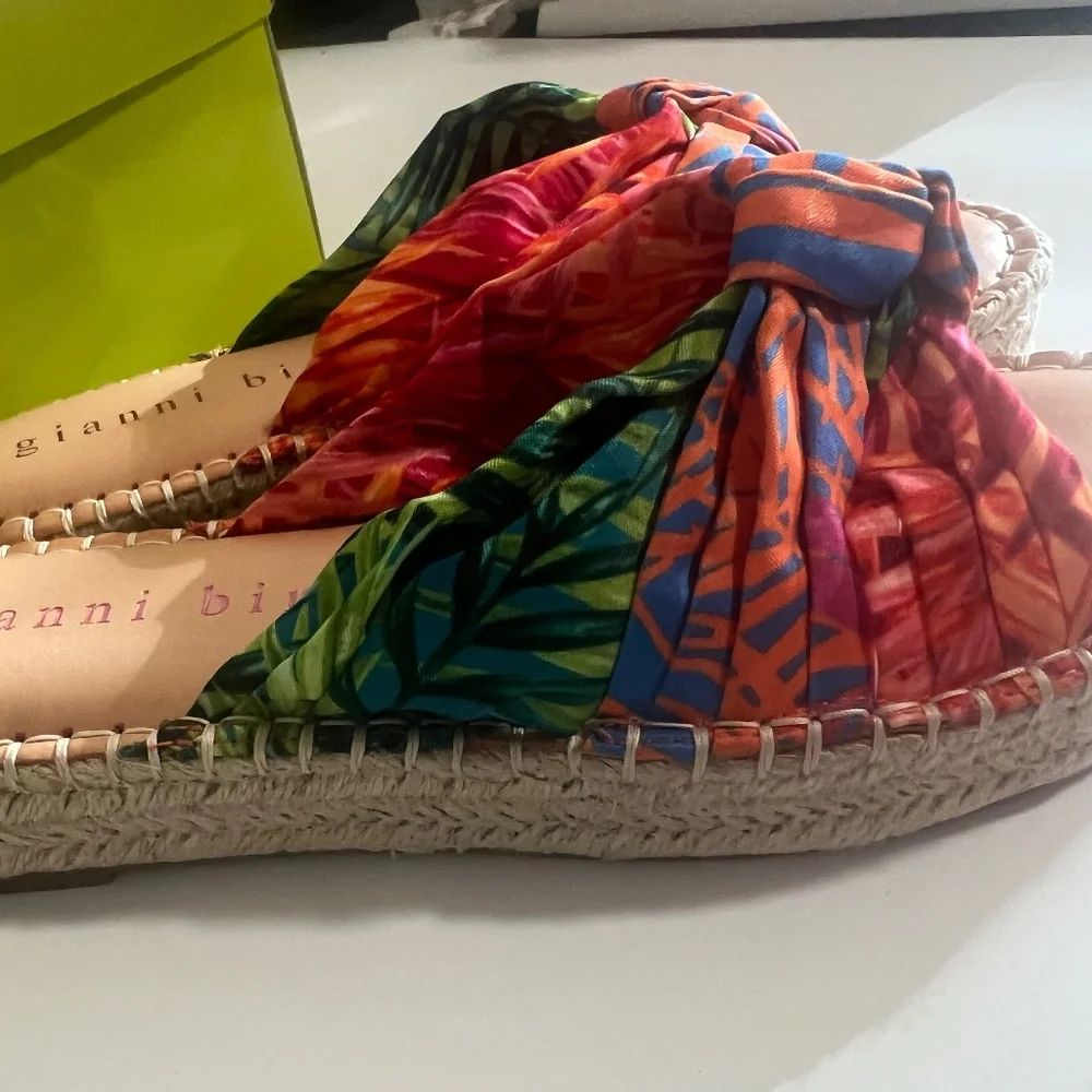 Gianni Bini Sandals size 8 Pink New Fabric summer Colorful travel sandals NIB - Picture 3 of 6